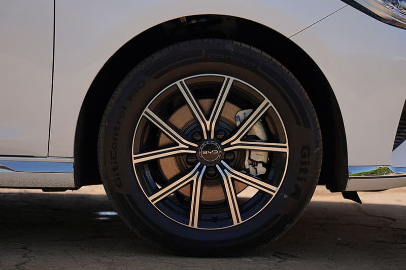 BYD eMAX 7 thumbnail 2