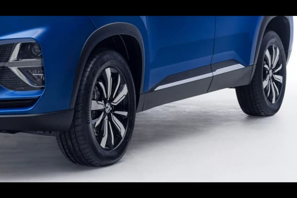 MG Hector Plus thumbnail 2