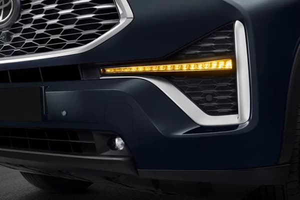 Toyota Innova Hycross thumbnail 3