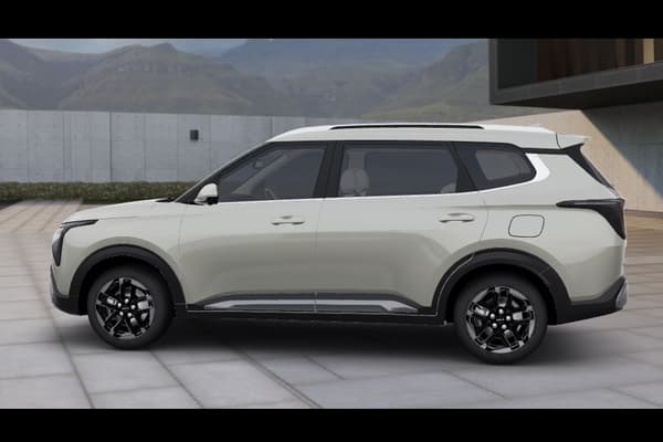 Kia Carens Clavis thumbnail 2