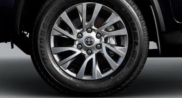 Toyota Fortuner thumbnail 3