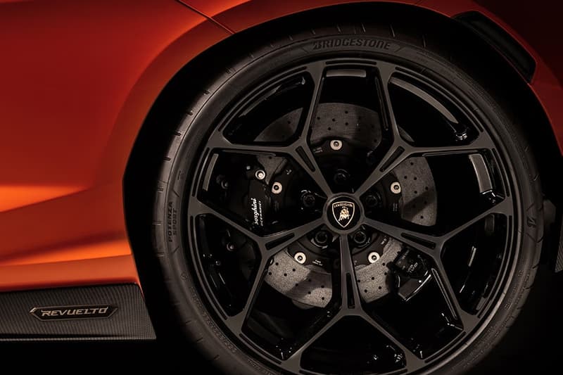 Lamborghini Revuelto thumbnail 4